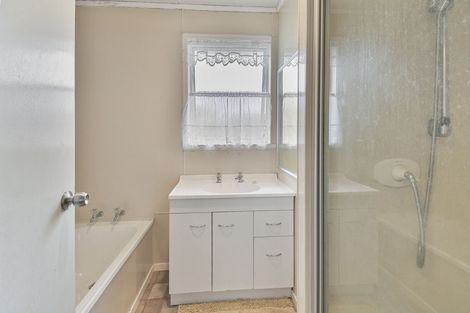 Photo of property in 2 Chantelle Place, Papatoetoe, Auckland, 2025