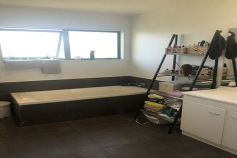 Photo of property in 32 Koromiko Street, New Lynn, Auckland, 0600
