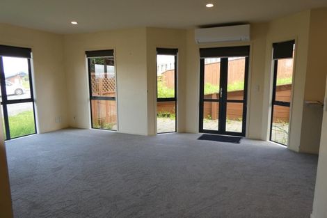 Photo of property in 9 Tamworth Crescent, Newlands, Wellington, 6037