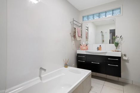 Photo of property in 201 Kaipara Road, Papakura, 2582