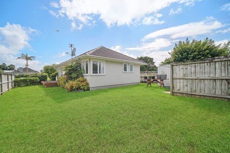 Photo of property in 5 Shamrock Lane, Te Atatu Peninsula, Auckland, 0610