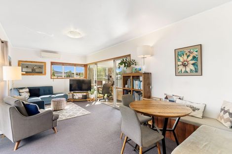 Photo of property in 2/2a Eskdale Road, Birkdale, Auckland, 0626