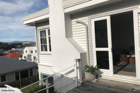 Photo of property in 8 Papawai Terrace, Mount Cook, Wellington, 6021