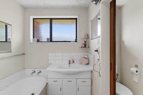 Photo of property in 12 Harkness Place, Avonhead, Christchurch, 8042