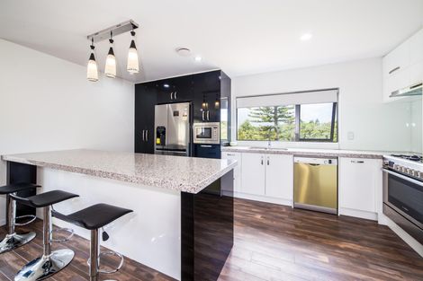 Photo of property in 3b De Val Drive, Titirangi, Auckland, 0604