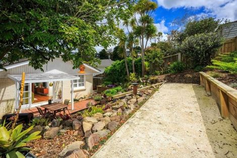 Photo of property in 2/28 Sovereign Place, Glenfield, Auckland, 0629