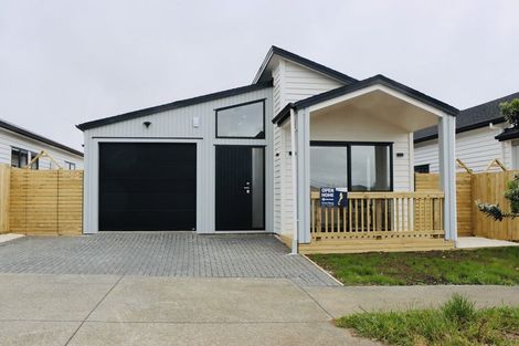Photo of property in 17 Cronshaw Road, Karaka, 2113