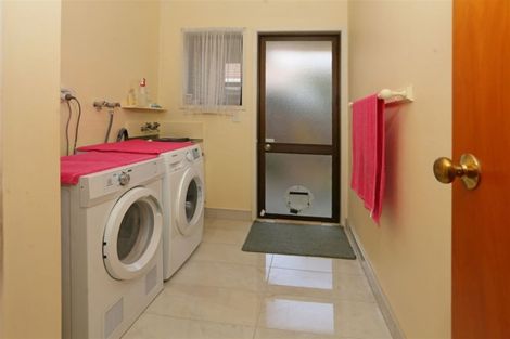 Photo of property in 104 Rathgar Road, Henderson, Auckland, 0610