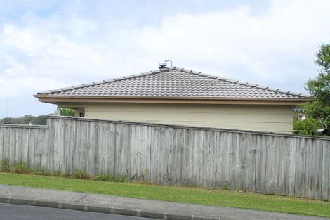 Photo of property in 47 Garton Drive, Massey, Auckland, 0614