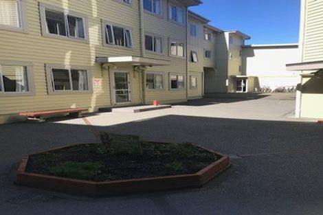 Photo of property in Basin Reserve Complex, 28/4 Sussex Street, Mount Cook, Wellington, 6021
