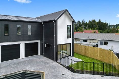 Photo of property in 2/12 Mcewan Place, Fitzroy, Hamilton, 3206