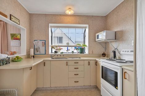 Photo of property in 11 Te Ngaere Place, Merrilands, New Plymouth, 4312