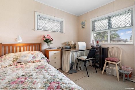 Photo of property in 12 Taikata Road, Te Atatu Peninsula, Auckland, 0610