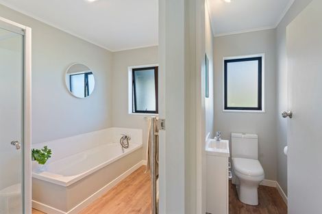 Photo of property in 428 Te Moana Road, Waikanae, 5036