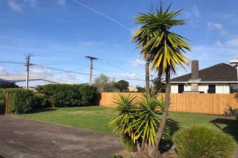 Photo of property in 712 Te Atatu Road, Te Atatu Peninsula, Auckland, 0610