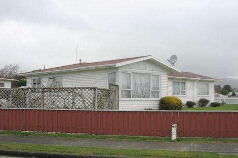 Photo of property in 18 Featherston Street, Levin, 5510