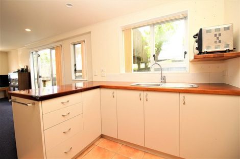 Photo of property in 35 South Lynn Road, Titirangi, Auckland, 0604