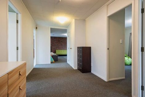 Photo of property in 33 Claverdon Drive, Massey, Auckland, 0614