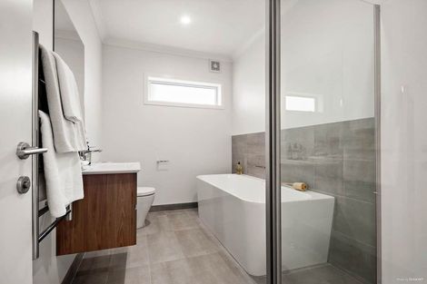 Photo of property in 26b Stottholm Road, Titirangi, Auckland, 0604