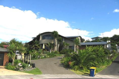 Photo of property in 22 Jacanas Place, Unsworth Heights, Auckland, 0632