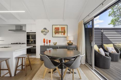 Photo of property in 2/76 Wairoa Road, Narrow Neck, Auckland, 0624
