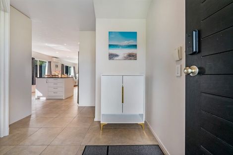 Photo of property in 11 Kouras Place, Flat Bush, Auckland, 2016