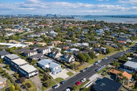 Photo of property in 1/10 Hart Road, Hauraki, Auckland, 0622