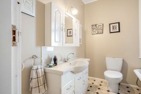 Photo of property in 32 Hutchison Crescent, Durie Hill, Whanganui, 4500