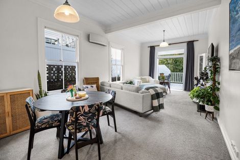 Photo of property in 18 Bracken Street, New Plymouth, 4310