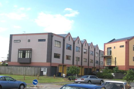 Photo of property in Krisley Court, 24/6 Ambrico Place, New Lynn, Auckland, 0600