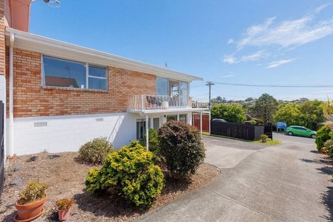 Photo of property in 1/15 Zion Road, Birkenhead, Auckland, 0626