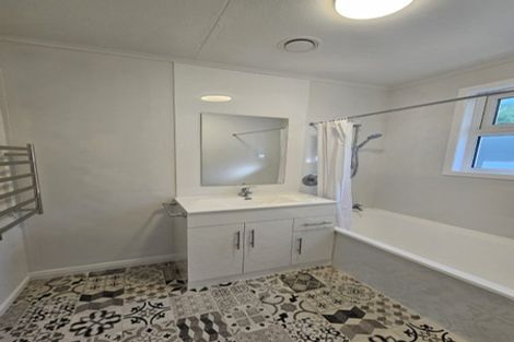 Photo of property in 5 Karewa Street, Castlecliff, Whanganui, 4501
