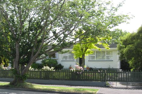 Photo of property in 8 Camberwell Place, Avonhead, Christchurch, 8042