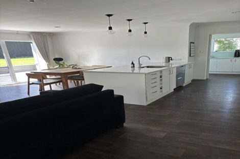 Photo of property in 8 Matipo Road, Te Atatu Peninsula, Auckland, 0610