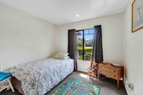 Photo of property in 27 Pohutukawa Drive, Levin, 5571