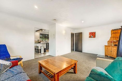 Photo of property in 84 Pioneer Road, Moturoa, New Plymouth, 4310