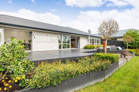 Photo of property in 28 Cashmere Drive, Fitzherbert, Palmerston North, 4410