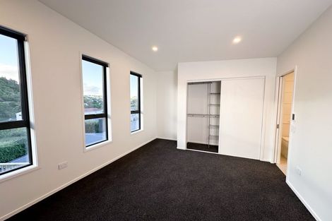 Photo of property in 4 Black Rock Road, Newlands, Wellington, 6037