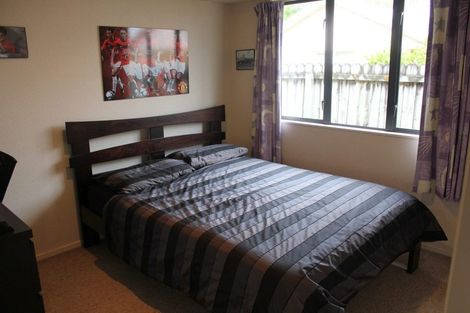 Photo of property in 102 Kingdale Road, Henderson, Auckland, 0610