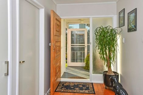 Photo of property in 5 Aplin Place, Birkdale, Auckland, 0626