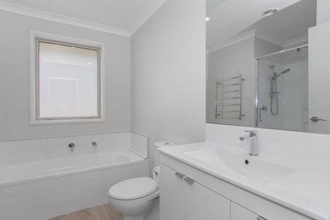 Photo of property in 57 Kahuparere Crescent, Pyes Pa, Tauranga, 3112