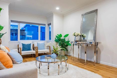 Photo of property in 1/14 Taharoto Road, Takapuna, Auckland, 0622