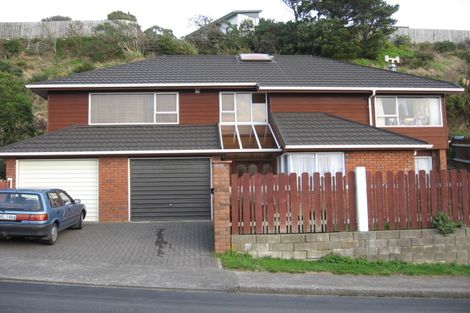 Photo of property in 3 Sloane Terrace, Newlands, Wellington, 6037