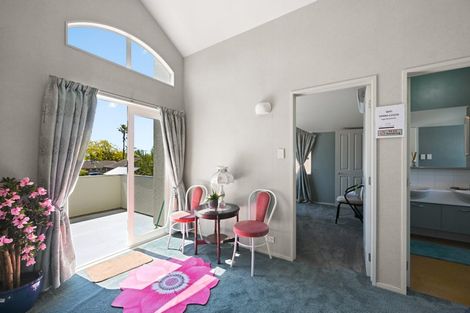 Photo of property in 12 Dover Road, St Andrews, Hamilton, 3200