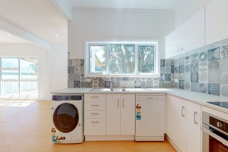 Photo of property in 69 Ranui Crescent, Khandallah, Wellington, 6035