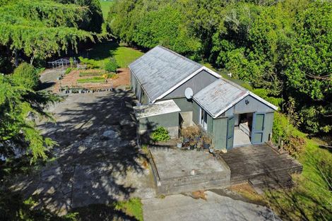 Photo of property in 130 Cross Road, Lepperton, New Plymouth, 4373