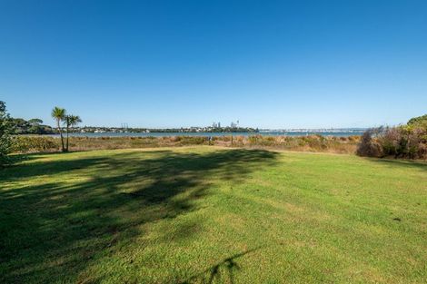 Photo of property in 1/15 Birkley Road, Bayswater, Auckland, 0622