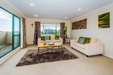 Photo of property in 6 Mulroy Place, Pinehill, Auckland, 0632