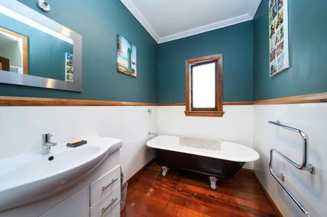 Photo of property in 18 Edwards Place, Terrace End, Palmerston North, 4410