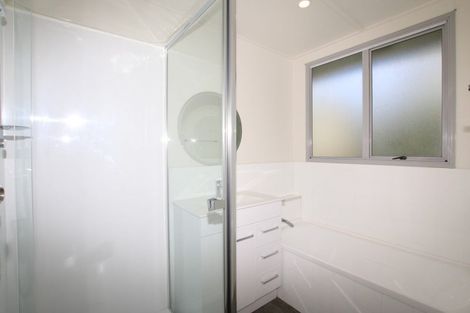 Photo of property in 17 Maywood Crescent, Glen Eden, Auckland, 0602